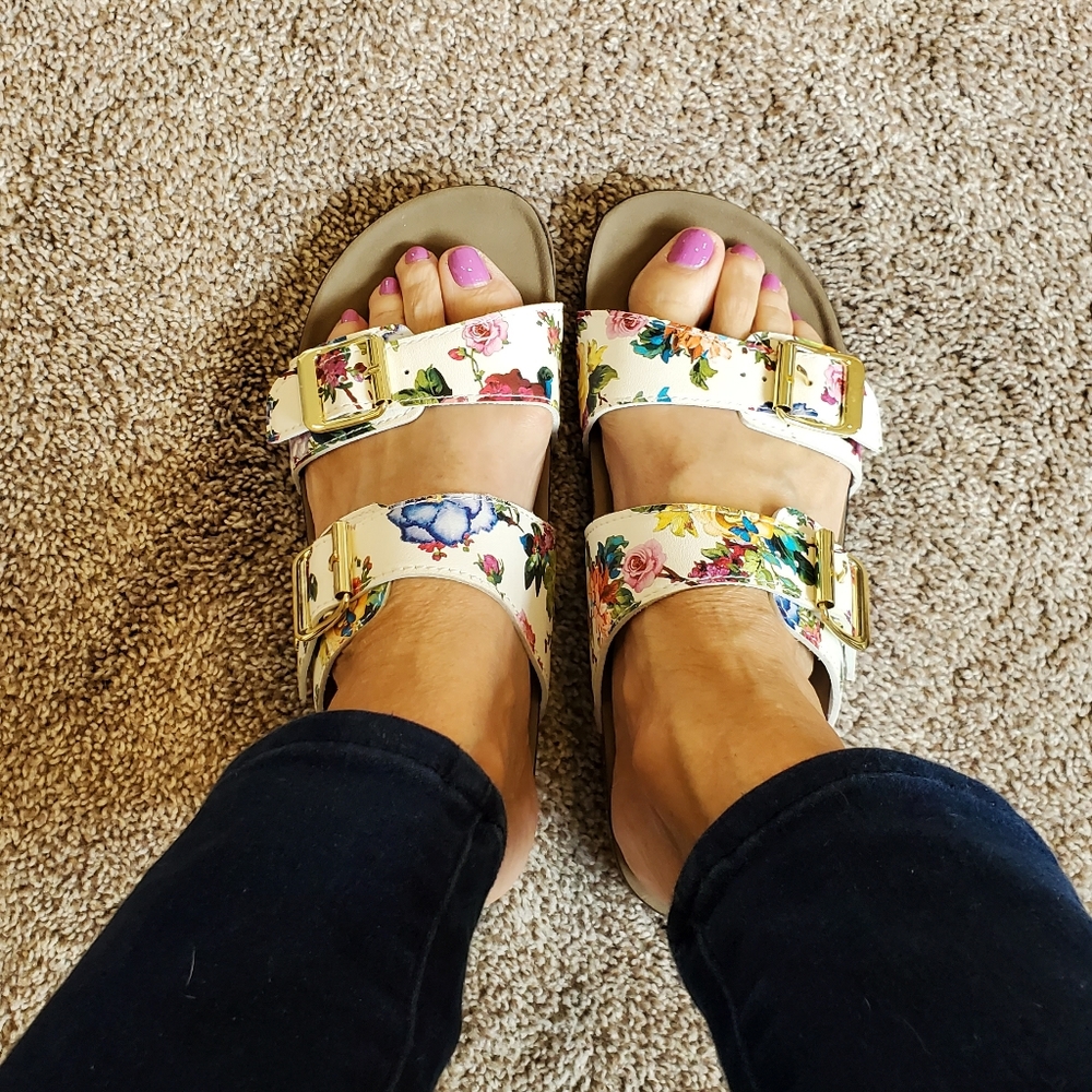 Sandles